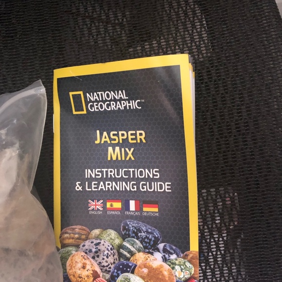 National Geographic Jasper Mix - 641 $12 or $9 w/offer if sent to me only - Picture 4 of 6